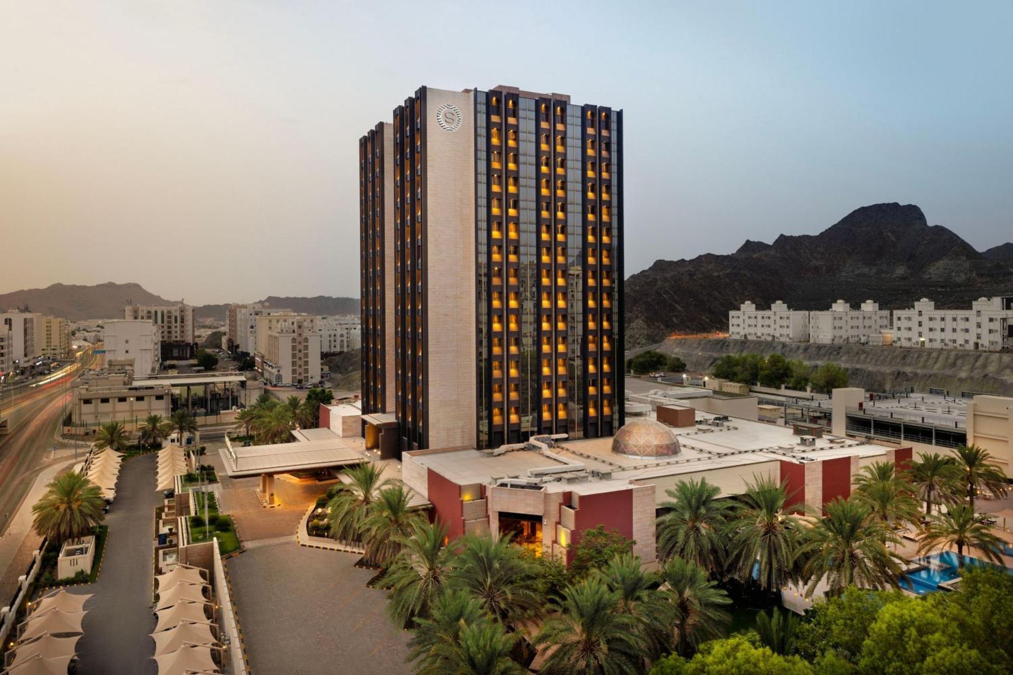 Sheraton Oman Hotel Mascate Exterior foto