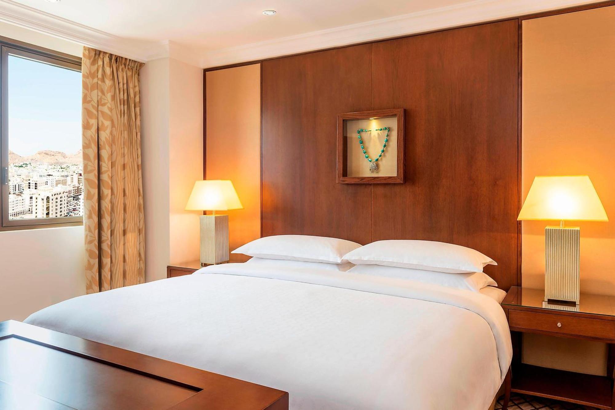 Sheraton Oman Hotel Mascate Exterior foto A bedroom at the hotel